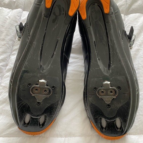 Pearl Izumi cycling shoes—size 43 Euro or US 10 - Picture 4 of 5